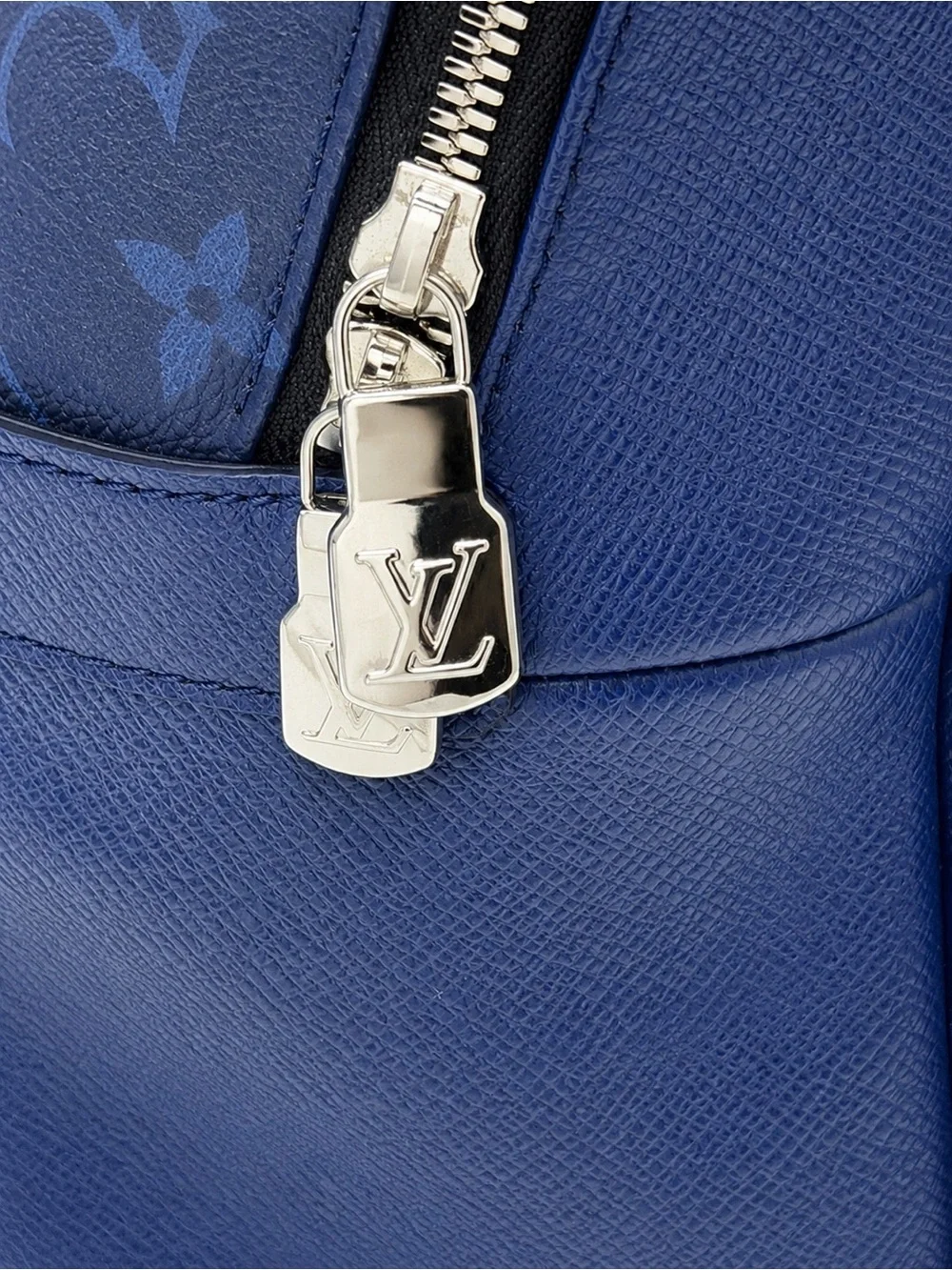 💙 Louis Vuitton Discovery Backpack Taigarama Cobalt Blue Taiga Leather France 🔥